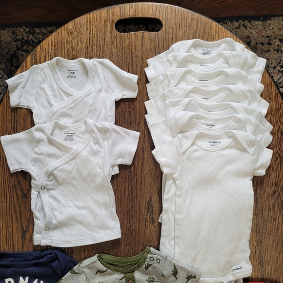 Bundle/Lot Of Baby Boy Tops, Bodysuits, Hoodie Size Boy's 0-3 Months - Picture 2 of 8